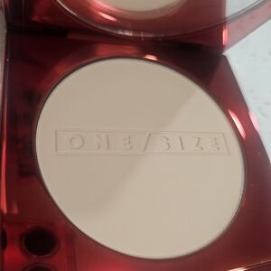 Patrick Star Versatile Foundation Powder One/Size Cream Compact